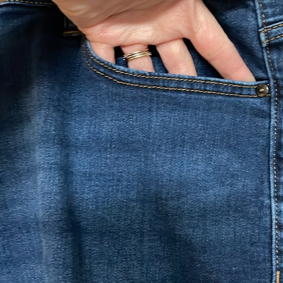 Lane Bryant Size 26 Dark Blue Flex Magic Waistband Mid-rise Bermuda Denim Shorts - Picture 3 of 9